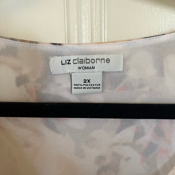 Liz Claiborne Plus Size Sleeveless Floral Blouse - Picture 4 of 5